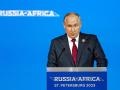 El presidente ruso, Vladimir Putin, pronuncia un discurso en la sesión plenaria de la segunda cumbre Rusia-África en San Petersburgo