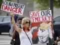 Manifestación contra Donald Trump junto al Capitolio