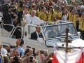 Los jóvenes han saludado al Papa antes de la Misa de envío