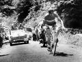 Bahamontes sube la colina durante la 15ª etapa del Tour de Francia, entre Lunchon y Toulouse, el 11 de julio de 1958