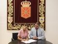 La candidata socialista y el presidente del Parlamento de Navarra firman la convocatoria de la investidura de la primera