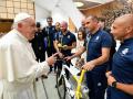 El Papa Francisco ha recibido a los ciclistas del equipo Athletica Vaticana que compitieron este fin de semana en el Mundial de ciclismo