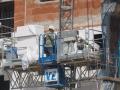 Un obrero durante la construcción de una obra