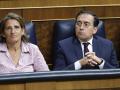 José Manuel Albares, junto a Teresa Ribera, en la constitución de las Cortes
