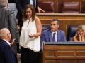 (I-D) El diputado de Sumar, Félix Alonso, la presidenta del Congreso, Francina Armengol, el presidente del Gobierno en funciones y secretario general del PSOE, Pedro Sánchez, y la líder de Sumar y vicepresidenta segunda y Ministra de Trabajo y Economía Social en funciones, Yolanda Díaz, durante la votación de la Sesión Constitutiva de la XV Legislatura en el Congreso de los Diputados, a 17 de agosto de 2023, en Madrid (España). Los diputados de la formación han llegado a la Cámara Baja tras celebrar una reunión interna en la que han decidido apoyar a la candidata socialista a la Presidencia del Congreso. El Congreso de los Diputados y el Senado surgidos de las elecciones generales del 23 de julio celebran hoy sus sesiones constitutivas, las primeras de la legislatura. Hoy toman posesión de sus cargos los 350 diputados elegidos en los comicios del 23 de julio, acatando la Constitución, y votando a los nueve miembros de la Mesa de la Cámara. Al no estar aún constituidos los órganos de la Cámara se ha configurado una Mesa de Edad para dirigir esta sesión.
17 AGOSTO 2023;CONGRESO;MESA;CONSTITUCIÓN;ELECCIONES;DIPUTADOS;SESIÓN
Eduardo Parra / Europa Press
17/8/2023