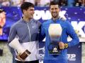 Carlos Alcaraz y Novak Djokovic, en la ceremonia de trofeos de Cincinnati