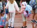 Dos alumnas llegan al colegio Arturo Soria, el primer día de curso escolar, a 6 de septiembre de 2023
