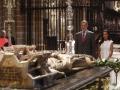 Los Reyes han visitado en la catedral de Pamplona la tumba del rey navarro Carlos III el Noble