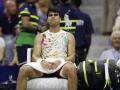 Carlos Alcaraz pensativo en su banquillo tras perder en semifinales del US Open