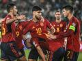 Los jugadores de la selección española celebran un gol