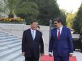 AME9273. BEIJING (CHINA), 13/09/2023.- Fotografía cedida por Prensa Miraflores que muestra al presidente venezolano, Nicolás Maduro (d), mientras se reúne con el presidente de China, Xi Jinping, en Beijing (China). En una reunión en el Gran Palacio del Pueblo, Xi expresó su apoyo a los esfuerzos venezolanos por mantener "la soberanía, la dignidad nacional y la estabilidad social del país, así como por resistir la injerencia externa" y dio la bienvenida a Maduro en su quinta visita a China desde que asumió el cargo en 2013, las cuales "reflejan la amistad fraterna" entre ambos países, según el líder del país asiático. EFE/ Prensa Miraflores /SOLO USO EDITORIAL/ SOLO DISPONIBLE PARA ILUSTRAR LA NOTICIA QUE ACOMPAÑA (CRÉDITO OBLIGATORIO)