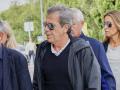 Paco González, a la entrada del tanatorio para despedir a su amigo y compañero Pepe Domingo Castaño