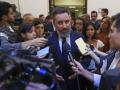 El líder de Vox, Santiago Abascal, atiende a los medios en el Congreso