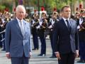 El Rey Carlos III de Gran Bretaña y el presidente francés Emmanuel Macron, en París