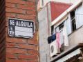 Un cartel de 'Se Alquila' en Madrid.