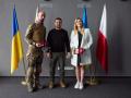 Zelenski entregando reconocimientos a ciudadanos polacos por su solidaridad con Ucrania