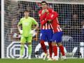 Morata y Griezmann se abrazan en uno de los goles del Atlético de Madrid