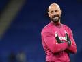 Pepe Reina en el calentamiento previo a un partido de Europa League