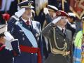 La princesa de Asturias, Leonor y el rey Felipe VI, este jueves durante el izado de la bandera en el desfile del Día de la Fiesta Nacional en Madrid