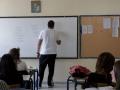 Padres, profesores y sindicatos se han tirado al cuello del maestro en Valladolid que obligaba a sus alumnos a tachar los desdoblamientos de género de los libros