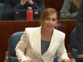 Mónica García pierde los papeles en la Asamblea de Madrid