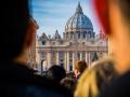 La plaza de San Pedro del Vaticano, llena de peregrinos