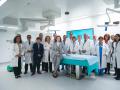 Fátima Matute Teresa, consejera de Sanidad, junto a otros doctores