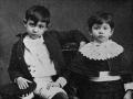 Pablo y su hermana Lola, en 1889 en Málaga