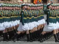 Unidad de mujeres soldados rusas en un desfile militar