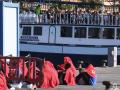 Inmigrantes llegados al puerto de Los Cristianos (Tenerife) este jueves