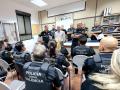 El concejal de Seguridad, Jesús Carbonell, con miembros de la Policía Local de Valencia, el 14 de octubre