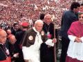 El cardenal Pironio, junto a san Juan Pablo II en la JMJ de Santiago de Compostela
