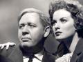 Charles Laughton y Maureen O'Hara, protagonistas de Esta tierra es mía (1943)