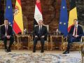 Pedro Sánchez y  Alexander De Croo, con presidente egipcio, Abdel Fattah Al Sisi (en el centro)