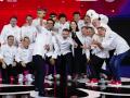 BARCELONA, 28/11/2023.- Foto de familia de los cocineros que han recibido "3 estrellas Michelín" durante la gala de las estrellas Michelin 2024 celebrada este martes en Barcelona. EFE/Enric Fontcuberta
