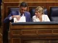 La vicepresidenta segunda del Gobierno y ministra de Trabajo y Economía Social, Yolanda Díaz y el presidente del Gobierno, Pedro Sánchez, en una sesión plenaria, en el Congreso de los Diputados, a 8 de junio de 2022, en Madrid (España). El pleno de hoy gira en torno a la votación sobre el fin de la venta de turismos y vehículos comerciales nuevos con motor de combustión en el año 2035. Durante la sesión, el Ejecutivo central debe hacer frente a las preguntas de la oposición centradas en las discrepancias en el seno del Ejecutivo sobre la Cumbre de la OTAN que tendrá lugar en Madrid a finales de junio y que no cuenta con el beneplácito de Unidas Podemos. Asimismo, los independentistas catalanes quieren aprovechar el pleno para pedir cuentas al presidente del Gobierno y a las titulares de Hacienda sobre la ejecución presupuestaria en Cataluña.
08 JUNIO 2022;SESION PLENARIA;CONGRESO;DIPUTADOS
Eduardo Parra / Europa Press
(Foto de ARCHIVO)
08/6/2022