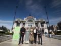 Isabel Albás, en el centro, en Ciudad de México