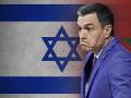 El presidente Pedro Sánchez, con las banderas de Israel y Marruecos de fondo