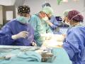 Profesionales sanitarios durante un trasplante