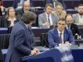 Carles Puigdemont se dirige a Pedro Sánchez en el Parlamento Europeo