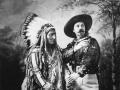 Toro Sentado y Buffalo Bill, imagen de 1885