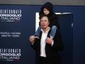 Elon Musk con su hijo durante el festival político Atreju