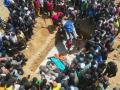 Entrerramiento grupal de varios de los cristianos asesinados el día de Navidad en ataques en el centro de Nigeria