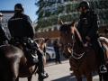 Varios agentes de policía a caballo en la presentación del dispositivo policial durante las fiestas navideñas