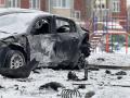 Los restos de un coche destruido por los bombardeos ucranianos en la ciudad rusa de Belgorod