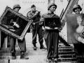 Como arte expoliado por los nazis o expolio nazi, en alemán Raubkunst, se denomina a una serie de obras de arte robadas durante el período del nacionalsocialismo