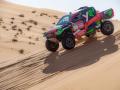 El piloto saudí, Yazeed Al Rajhi, conduciendo su Toyota en el Dakar 2024