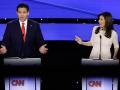 Los aspirantes a la nominación republicana Ron DeSantis y Nikki Haley