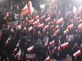 Decenas de miles de personas se han manifestado en Varsovia contra las medidas del gobierno de Tusk