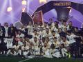 Los jugadores del Real Madrid celebran su 13ª Supercopa de España